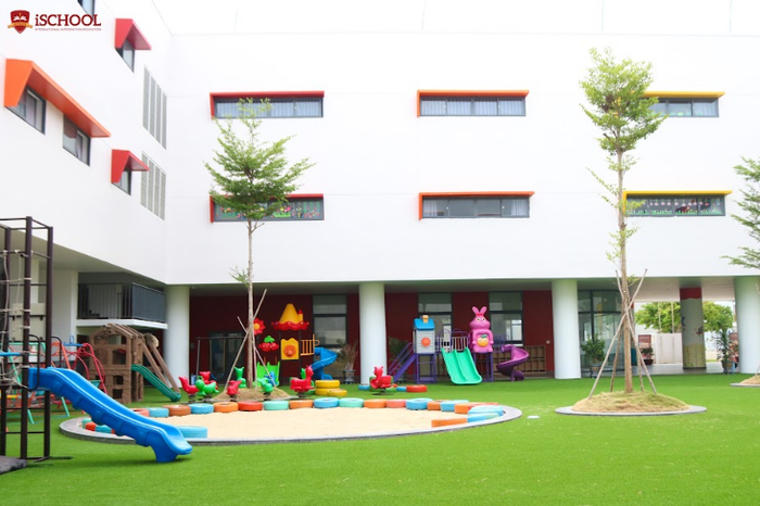 Trường Mầm non iSchool Ninh Thuận được thiết kế theo lối kiến trúc xanh, không gian thoáng mát. Ảnh: iSchool Vietnam