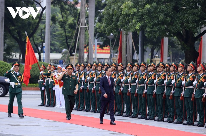 Chủ tịch nước Võ Văn Thưởng duyệt Đội danh dự.