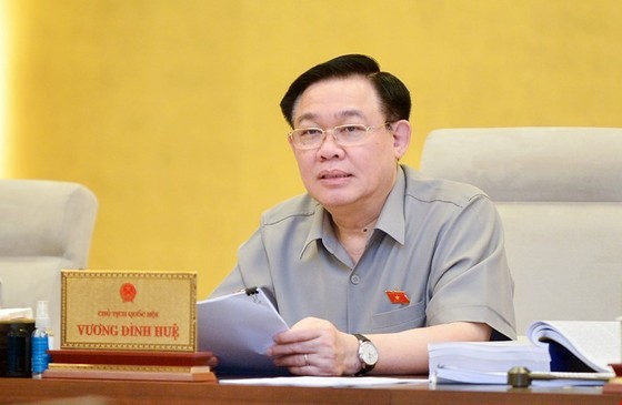 Chủ tịch Quốc hội Vương Đình Huệ nhấn mạnh “không luật hóa chung cư mini” trong Luật Nhà ở. Ảnh: Sggp.org.vn