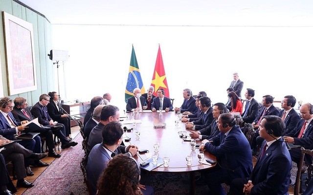 Thủ tướng Phạm Minh Chính hội đàm với Tổng thống Brazil Luiz Inacio Lula da Silva. Ảnh: VGP/Nhật Bắc