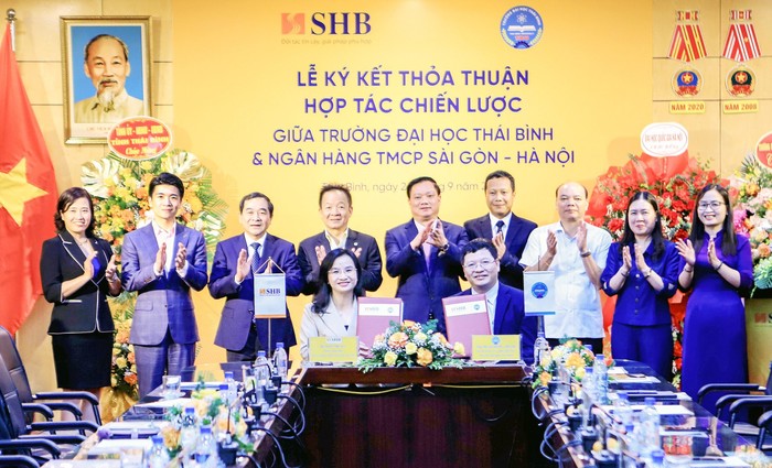 Ngày 26/9/2023, tại Hội trường Trường Đại học Thái Bình đã diễn ra lễ ký kết Thỏa thuận hợp tác chiến lược giữa Ngân hàng SHB và Trường Đại học Thái Bình.