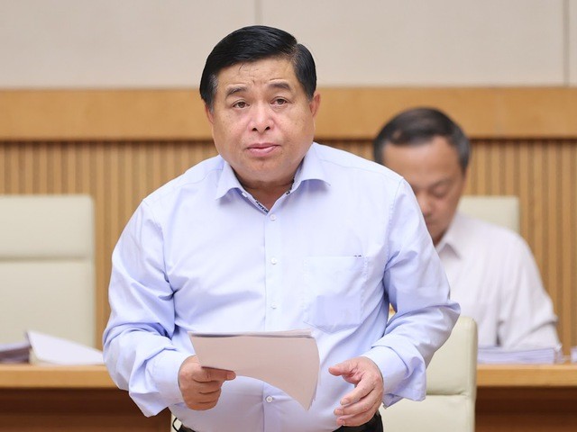 Bộ trưởng Bộ Kế hoạch và Đầu tư Nguyễn Chí Dũng báo cáo tại Phiên họp. Ảnh: VGP/Nhật Bắc