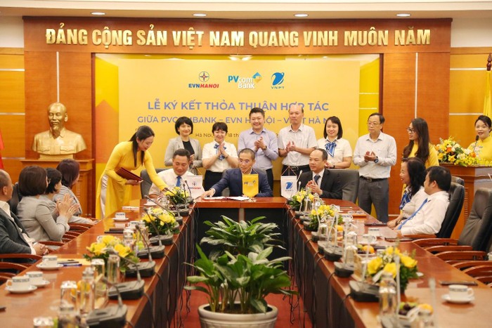 PVcomBank, EVNHANOI và VNPT Hà Nội ký thỏa thuận hợp tác kinh doanh, nâng cao chất lượng chuyển đổi số