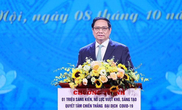 Thủ tướng Chính phủ ghi nhận, biểu dương, đánh giá cao Tổng Liên đoàn Lao động Việt Nam đã có sáng kiến tổ chức Chương trình 1 triệu sáng kiến hết sức có ý nghĩa. Ảnh: VGP/Nhật Bắc