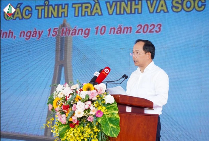 Thứ trưởng Bộ Giao thông vận tải Nguyễn Duy Lâm báo cáo tại Lễ khởi công.