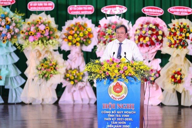 Chủ tịch Uỷ ban nhân dân tỉnh Trà Vinh Lê Văn Hẳn phát biểu tại hội nghị. Ảnh: VGP/Nhật Bắc