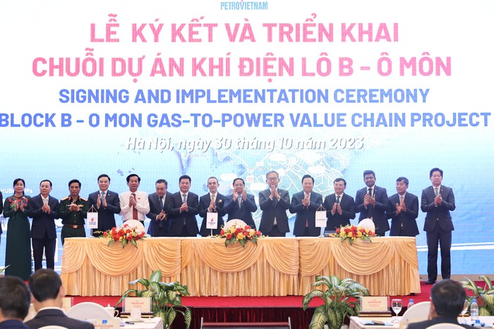 Petrovietnam và các đối tác tiến hành ký kết các văn bản quan trọng. Ảnh: VGP/Nhật Bắc