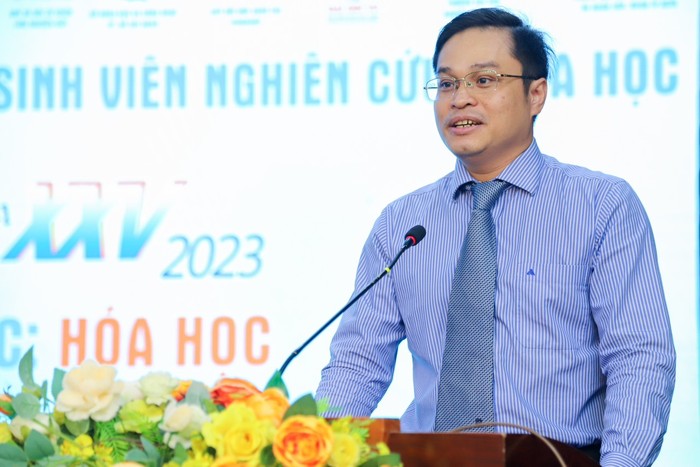 Ông Đoàn Kim Thành, Giám đốc trung tâm phát triển khoa học và công nghệ trẻ (Thành đoàn Thành phố Hồ Chí Minh) phát biểu tại vòng bán kết.
