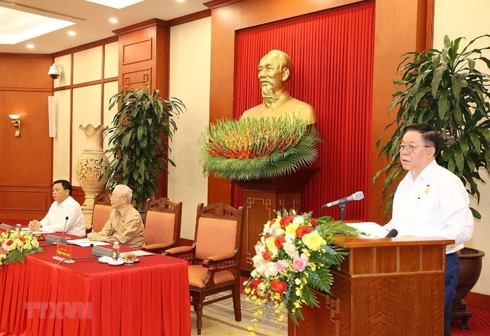 Đồng chí Nguyễn Trọng Nghĩa, Bí thư Trung ương Đảng, Trưởng Ban Tuyên giáo Trung ương phát biểu tại buổi gặp mặt. (Ảnh: Trí Dũng/TTXVN)