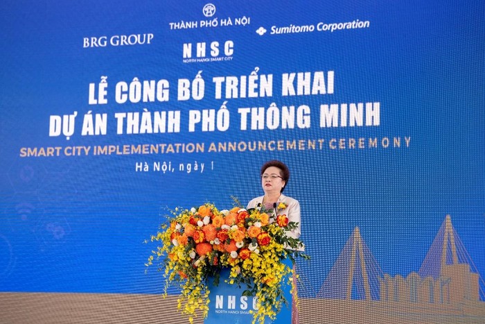 Madame Nguyễn Thị Nga, Chủ tịch Tập đoàn BRG, Phó Chủ tịch kiêm Tổng Giám đốc Công ty Thành phố Thông minh Bắc Hà Nội phát biểu tại sự kiện.