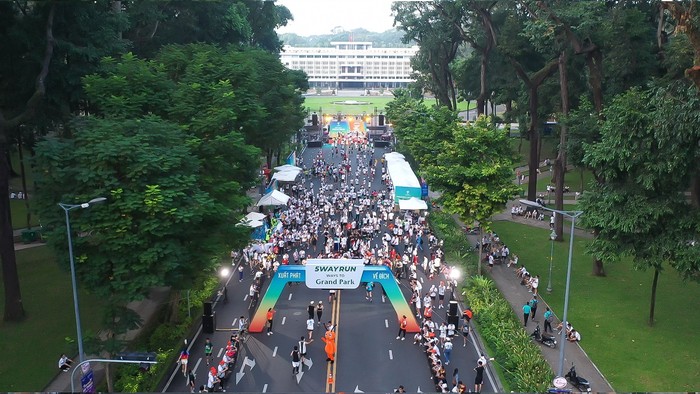 Sôi động, náo nhiệt và bung tỏa năng lượng tích cực, 5Way Run - Ways to Grand Park thu hút hàng ngàn runners tham gia.