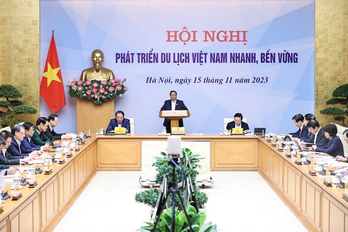 Thủ tướng Phạm Minh Chính chủ trì Hội nghị trực tuyến toàn quốc “Phát triển du lịch Việt Nam nhanh, bền vững”. Ảnh: VGP/Nhật Bắc