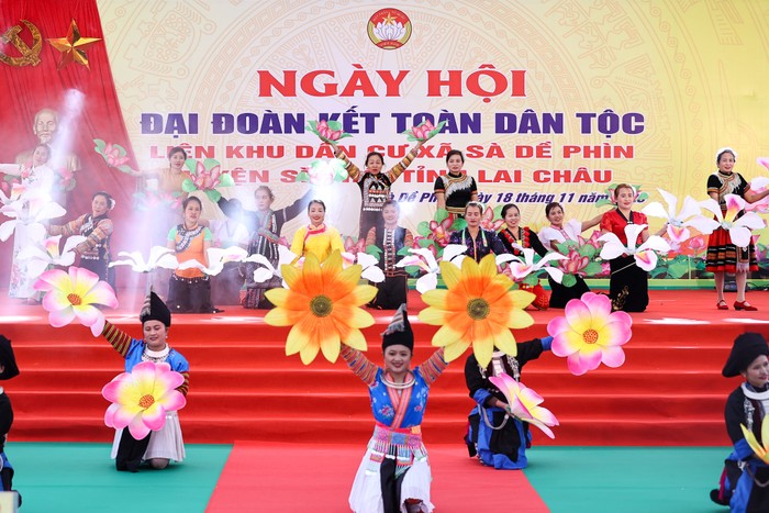 Các tiết mục văn nghệ chào mừng Ngày hội. Ảnh: VGP/Nhật Bắc