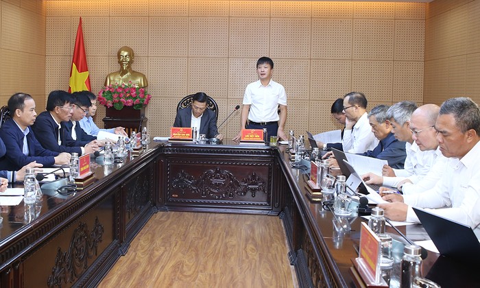 Ông Lưu Việt Tiến – Phó Tổng giám đốc EVNNPT phát biểu tại buổi làm việc.