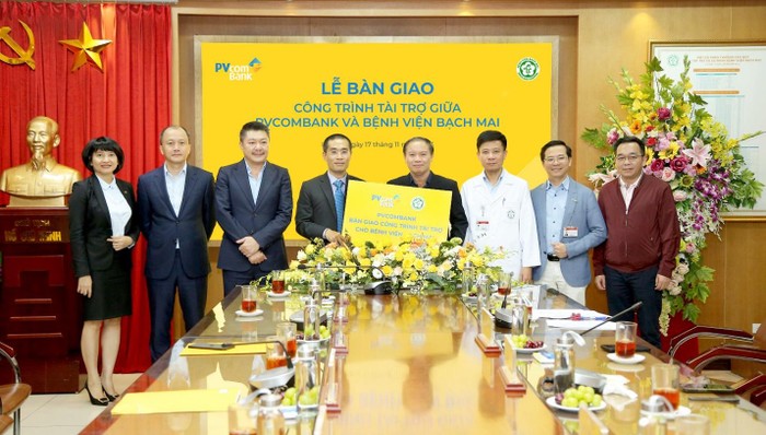 PVcomBank bàn giao các công trình tài trợ cho Bệnh viện Bạch Mai.