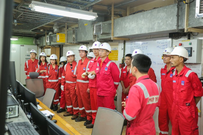 Tổng giám đốc PVEP Trần Hồng Nam kiểm tra tình hình hoạt động tại các dự án.