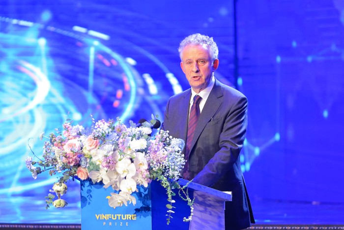 Giáo sư Richard Friend, Chủ tịch Hội đồng Giải thưởng VinFuture phát biểu.