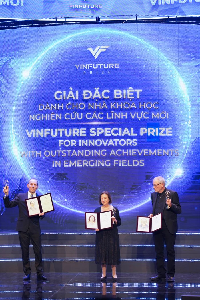 Giải Đặc biệt VinFuture 2023 dành cho Nhà khoa học nghiên cứu các lĩnh vực mới đã được trao cho Giáo sư Daniel Joshua Drucker (Canada), Giáo sư Joel Francis Habener (Mỹ), Giáo sư Jens Juul Holst (Đan Mạch) và Phó Giáo sư Svetlana Mojsov (Mỹ)