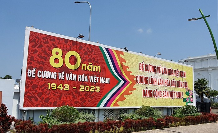 Việc tổ chức kỷ niệm 80 năm ra đời Đề cương về Văn hóa Việt Nam và Hội nghị toàn quốc về phát triển các ngành công nghiệp văn hóa Việt Nam lần đầu tiên được tổ chức, là những sự kiện quan trọng để tiếp tục cụ thể hóa, triển khai chủ trương, đường lối của Đảng, chính sách, pháp luật của Đảng Nhà nước về phát triển văn hóa, đặc biệt là những chỉ đạo của Tổng Bí thư Nguyễn Phú Trọng tại Hội nghị văn hóa toàn quốc năm 2021.
