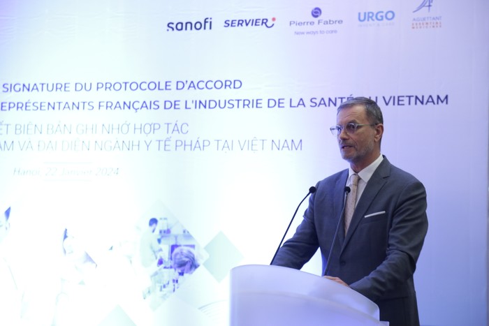 Ông Olivier Brochet - Đại sứ đặc mệnh toàn quyền Cộng hòa Pháp tại Việt Nam phát biểu tại buổi lễ.