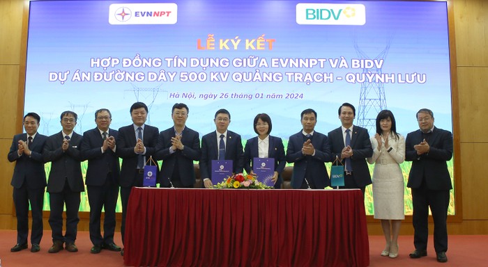 EVNNPT ký kết với BIDV hợp đồng tín dụng cho Dự án đường dây 500kV Quảng Trạch – Quỳnh Lưu với sự chứng kiến của lãnh đạo EVN, EVNNPT và lãnh đạo BIDV.