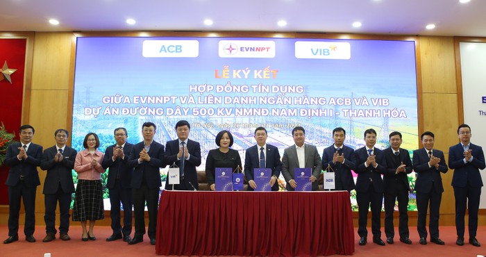 EVNNPT ký kết với Liên danh Ngân hàng ACB và VIB hợp đồng tín dụng cho Dự án đường dây 500kV Nhà máy Nhiệt điện Nam Định I – Thanh Hóa với sự chứng kiến của lãnh đạo EVN, EVNNPT và lãnh đạo ACB, VIB
