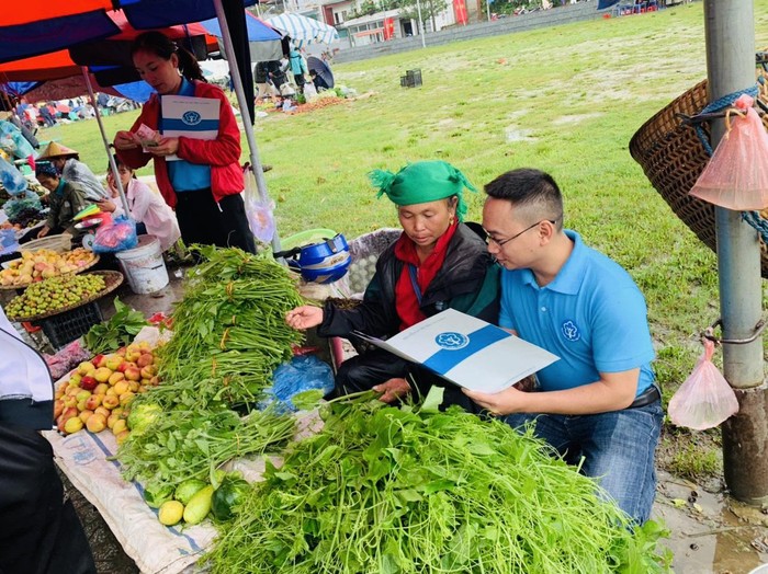 Tich cuc tuyen truyen, vạn dong nguoi dan tham gia BHXH tu nguyen. Nguon BHXH tinh Lai Chau.jpg