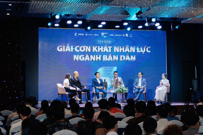 Tọa đàm “Giải cơn khát nhân lực ngành bán dẫn” quy tụ nhiều diễn giả có ảnh hưởng trong ngành.