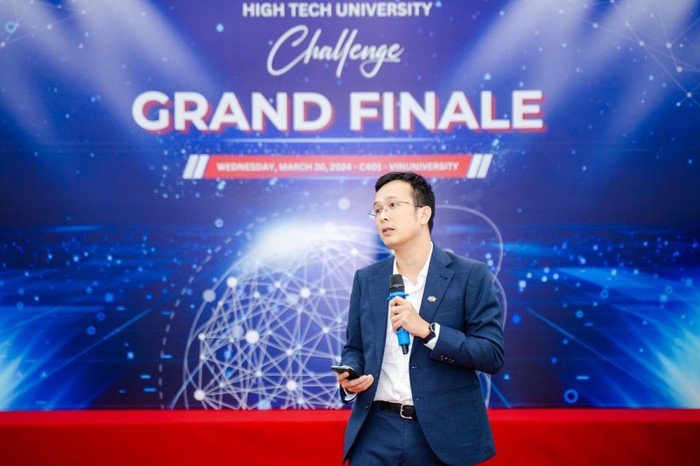 Ông Trần Tuấn Anh – Giám đốc Sản phẩm Công ty FPT IS (thành viên Tập đoàn FPT) chia sẻ tại chung kết cuộc thi.
