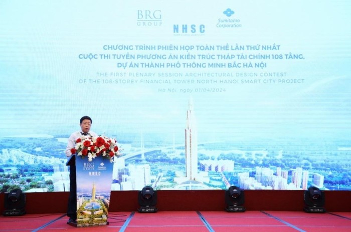 Tiến sĩ, Kiến trúc sư Dương Đức Tuấn, Phó Chủ tịch Uỷ ban nhân dân Thành phố Hà Nội phát biểu tại phiên họp.