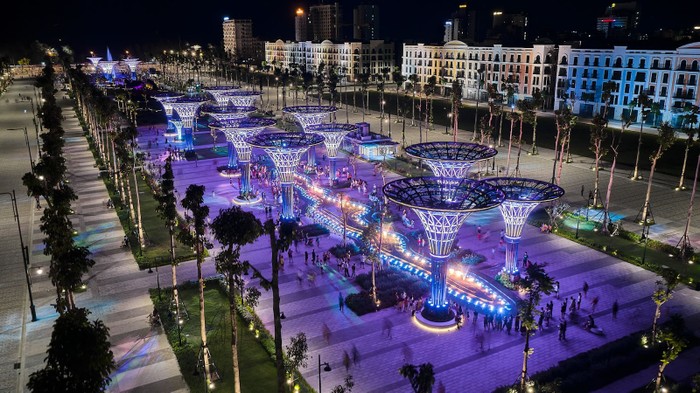 Quảng trường biển cùng trục cảnh quan lễ hội hứa hẹn là tâm điểm thu hút du khách tới Sầm Sơn hè này.