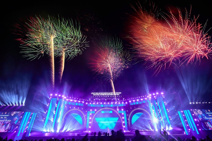 Lễ hội biển Sầm Sơn 2024 sẽ diễn ra tối 27/4 với màn bắn pháo hoa cuối chương trình.