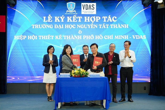 Trường ĐH Nguyễn Tất Thành ký kết hợp tác với 4 đối tác gồm Hiệp Hội Thiết Kế TP.HCM – VDAS, Công Ty TNHH Nền Tảng Sáng Tạo - Base Creative, Công Ty Cổ Phần IP Group, Hệ Thống Anh Ngữ Jaxtina (.jpg