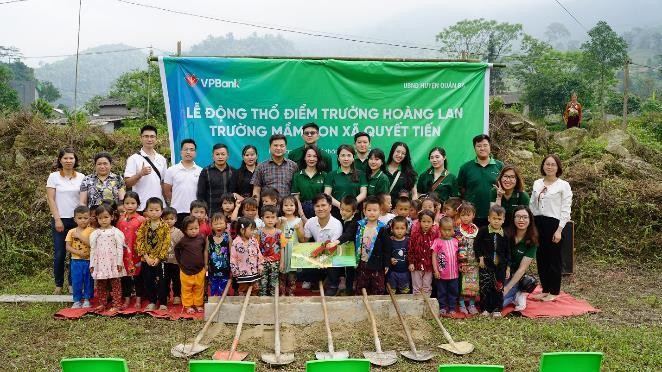 Điểm trường Hoàng Lan cũng là điểm trường tiếp theo nằm trong chuỗi hành trình “Cặp lá yêu thương – Em vui tới trường” được thực hiện bởi VPBank và VTV trong 2 năm qua.