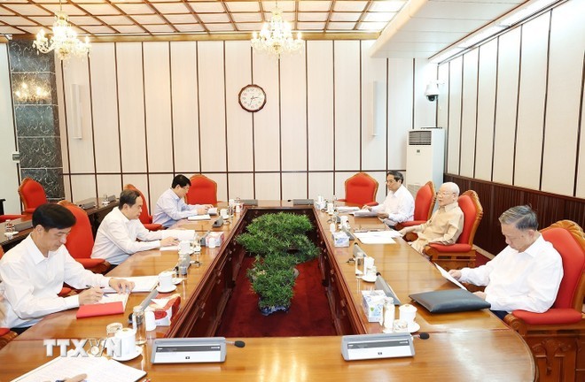 Tổng Bí thư Nguyễn Phú Trọng chủ trì cuộc họp lãnh đạo chủ chốt. (Ảnh: Trí Dũng/TTXVN)