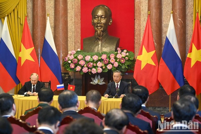 Quang cảnh buổi họp báo chung của Chủ tịch nước Tô Lâm và Tổng thống Liên bang Nga Vladimir Putin tại Phủ Chủ tịch.