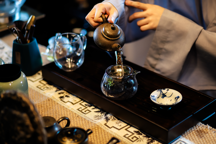 Du khách sẽ được trải nghiệm nghệ thuật pha trà và thưởng thức trà đạo hoàn toàn miễn phí.