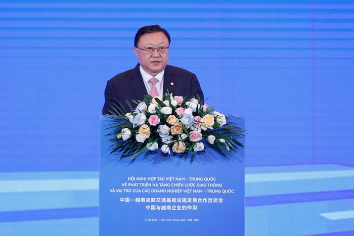 Chủ tịch Hội đồng quản trị Công ty hữu hạn Tập đoàn Xây dựng giao thông Trung Quốc Vương Đồng Trụ phát biểu tại hội nghị. Ảnh: VGP/Nhật Bắc