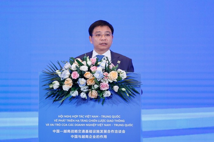 Bộ trưởng Bộ Giao thông vận tải Nguyễn Văn Thắng phát biểu tại hội nghị. Ảnh: VGP/Nhật Bắc