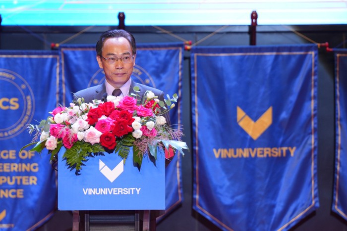 Thứ trưởng Bộ Giáo dục và Đào tạo Hoàng Minh Sơn phát biểu chào mừng Lễ tốt nghiệp đầu tiên của Trường Đại học VinUni.