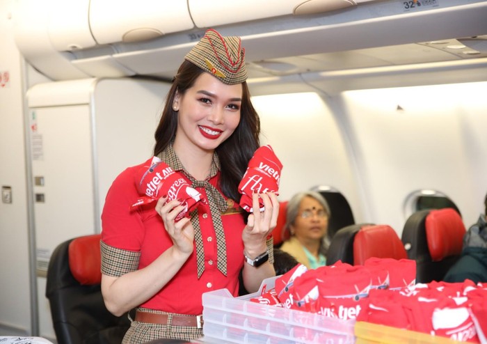 VJ cabin crew 1.jpg