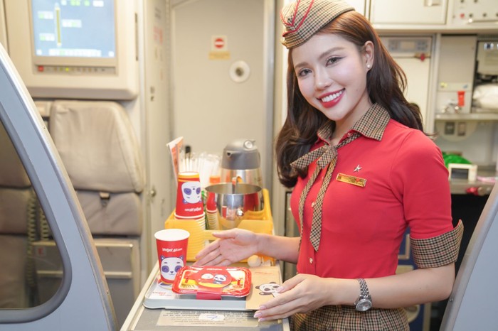 VJ cabincrew.JPG