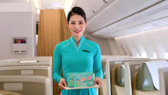 2. Năm nay, Vietnam Airlines giới thiệu bánh Trung thu LotusDeli 2024 gồm bốn bộ sưu tập ấn tượng.jpg