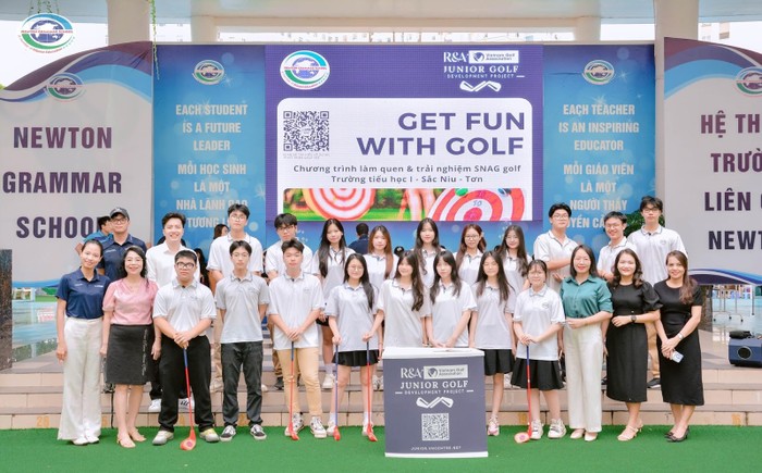 Chương trình làm quen và trải nghiệm golf tại I-sắc Niu-tơn.