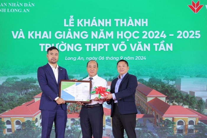 Trường Trung học phổ thông Võ Văn Tần là trường công lập đầu tiên tại Việt Nam nhận chứng chỉ Công trình xanh EDGE.