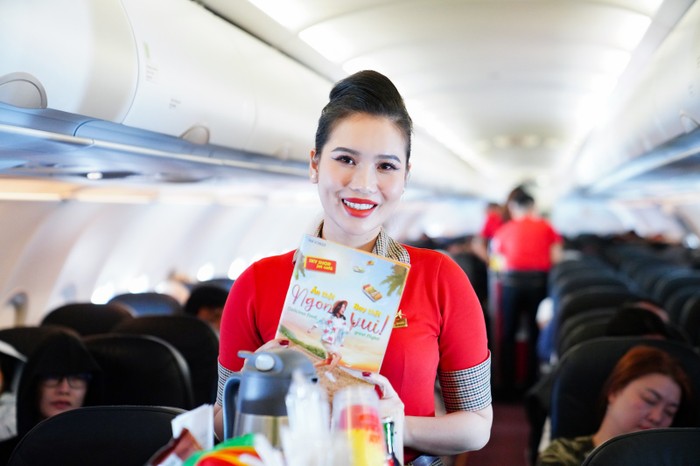 Vietjet cabin crew.jpg