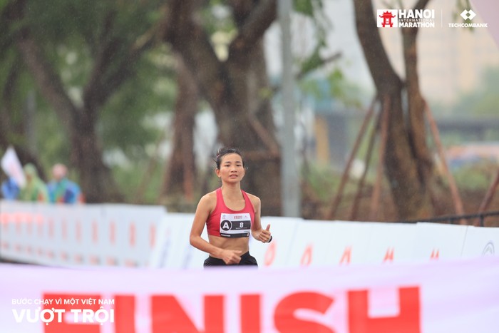 VDV Nguyen Thi Oanh vo dich Marathon nu ve dich.JPG