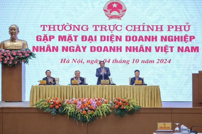 Thủ tướng Phạm Minh Chính chủ trì cuộc gặp mặt các đại diện doanh nghiệp nhân Ngày Doanh nhân Việt Nam. Ảnh: VGP/Nhật Bắc