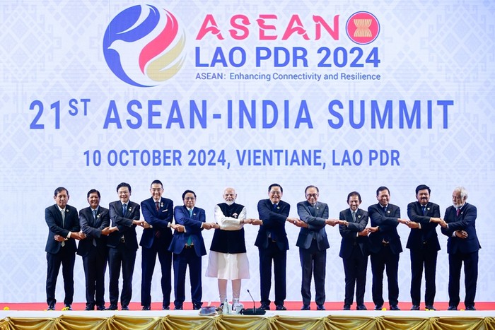 Tại Hội nghị Cấp cao ASEAN-Ấn Độ lần thứ 21, các nhà lãnh đạo ASEAN và Ấn Độ thông qua Tuyên bố về tăng cường quan hệ Đối tác Chiến lược toàn diện ASEAN-Ấn Độ vì hòa bình, ổn định và thịnh vượng tại khu vực và Tuyên bố chung về thúc đẩy chuyển đổi số. Ảnh: VGP/Nhật Bắc