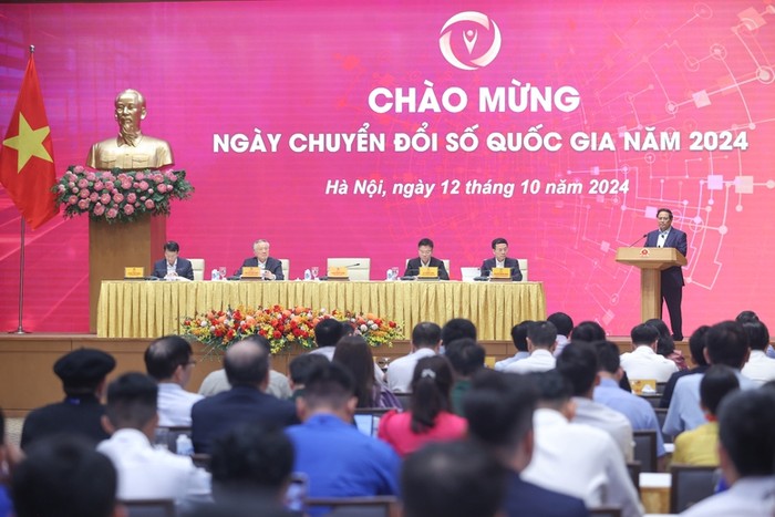 Thủ tướng cho biết, Chính phủ xác định &quot;mục tiêu kép&quot;: vừa phát triển Chính phủ số, kinh tế số, xã hội số ở trình độ cao; vừa hình thành các doanh nghiệp công nghệ số Việt Nam mạnh, có năng lực cạnh tranh toàn cầu. Ảnh: VGP/Nhật Bắc